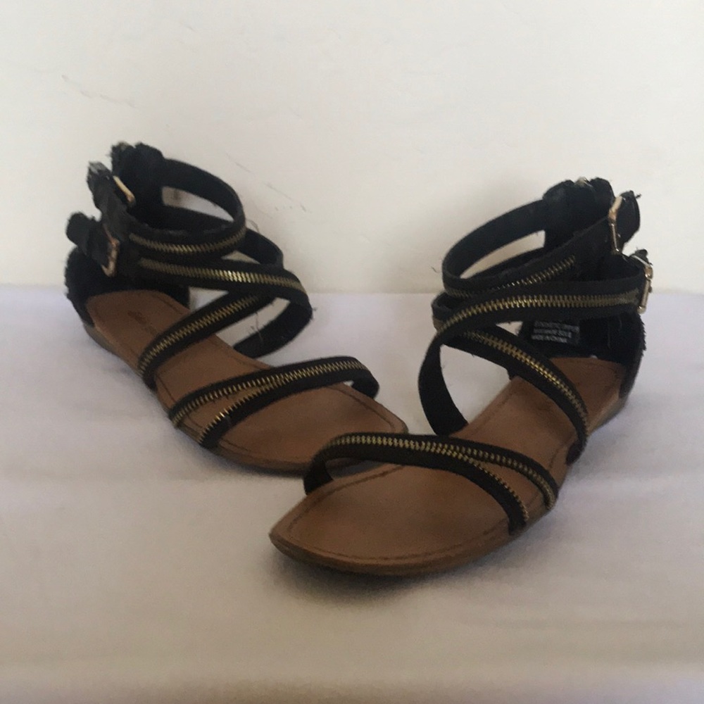 Zipper sandals